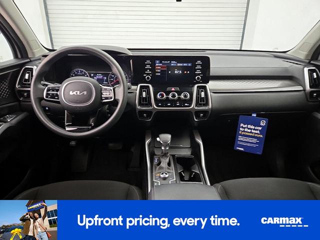 Photo of 2022 White Kia Sorento