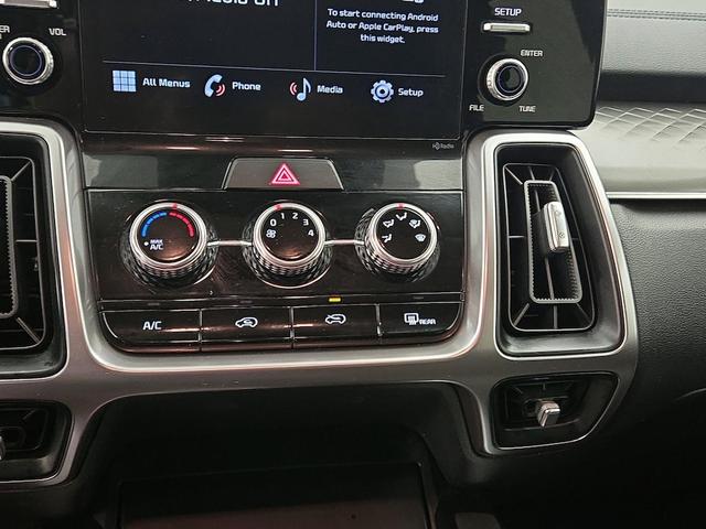Photo of 2022 White Kia Sorento