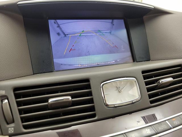 Photo of 2013 White INFINITI M37