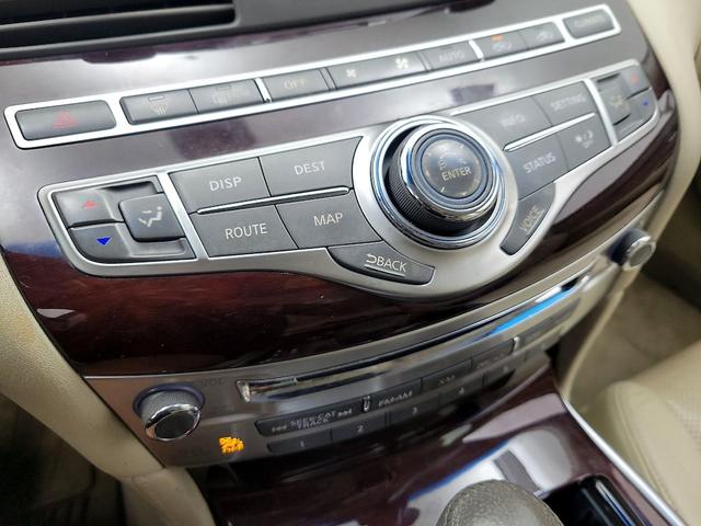 Photo of 2013 White INFINITI M37
