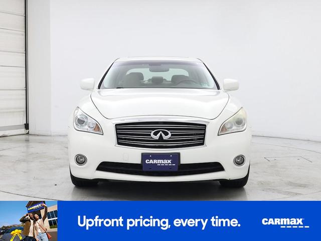 Photo of 2013 White INFINITI M37