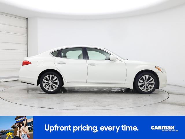 Photo of 2013 White INFINITI M37