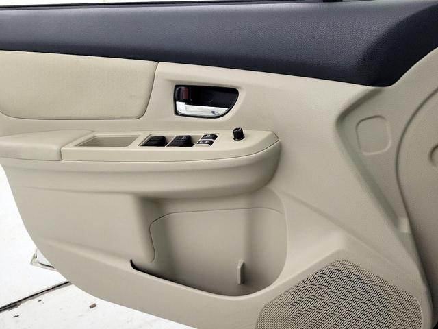 Photo of 2014 White Subaru Impreza