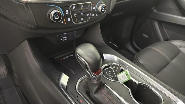Photo of 2023 Iridescent Pearl Tricoat Chevrolet Traverse