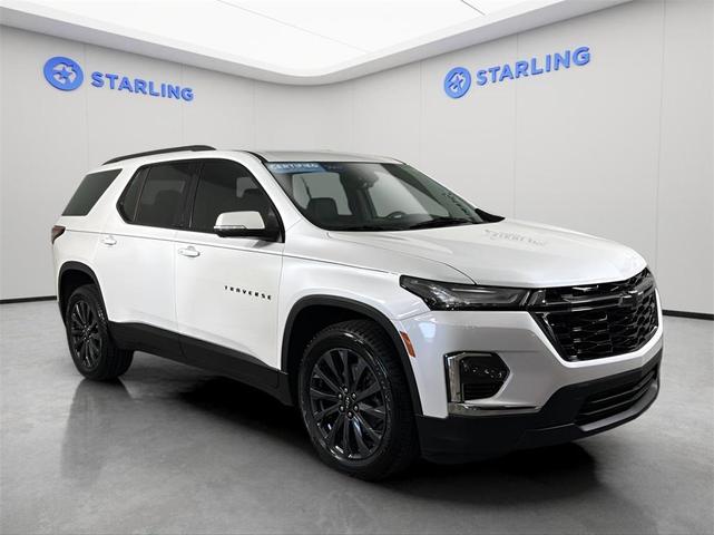 Photo of 2023 Iridescent Pearl Tricoat Chevrolet Traverse