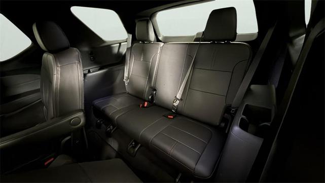 Photo of 2023 Iridescent Pearl Tricoat Chevrolet Traverse