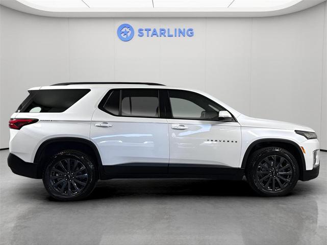 Photo of 2023 Iridescent Pearl Tricoat Chevrolet Traverse