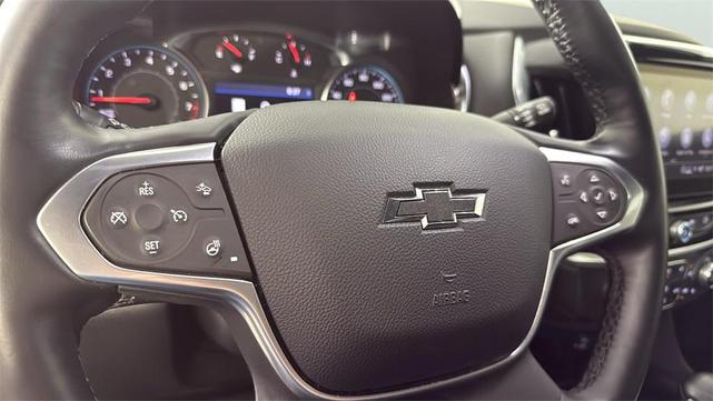 Photo of 2023 Iridescent Pearl Tricoat Chevrolet Traverse