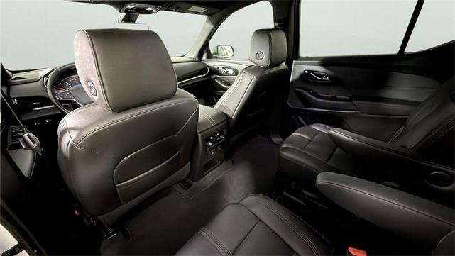 Photo of 2023 Iridescent Pearl Tricoat Chevrolet Traverse