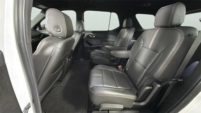 Photo of 2023 Iridescent Pearl Tricoat Chevrolet Traverse