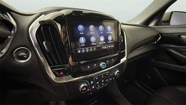 Photo of 2023 Iridescent Pearl Tricoat Chevrolet Traverse