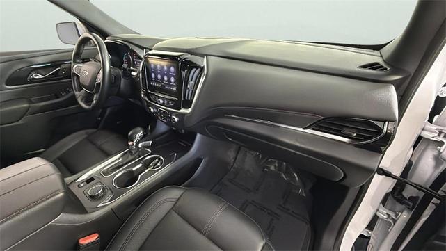 Photo of 2023 Iridescent Pearl Tricoat Chevrolet Traverse