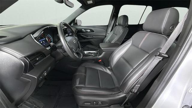 Photo of 2023 Iridescent Pearl Tricoat Chevrolet Traverse