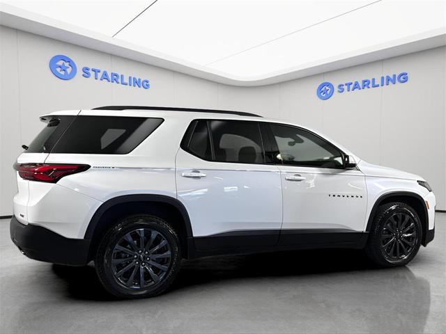 Photo of 2023 Iridescent Pearl Tricoat Chevrolet Traverse