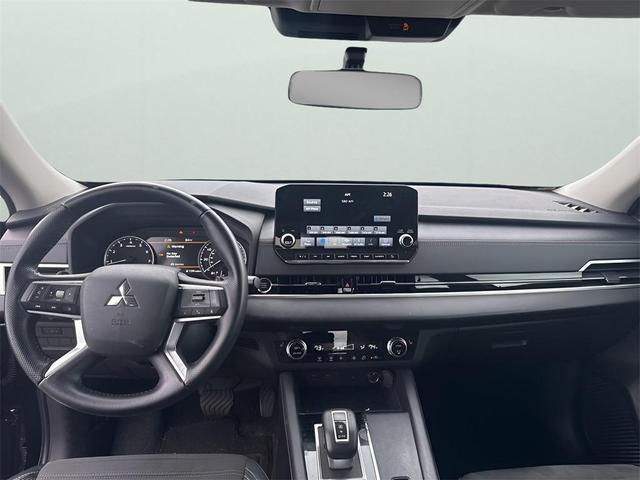 Photo of 2023 Alloy Silver Metallic Mitsubishi Outlander