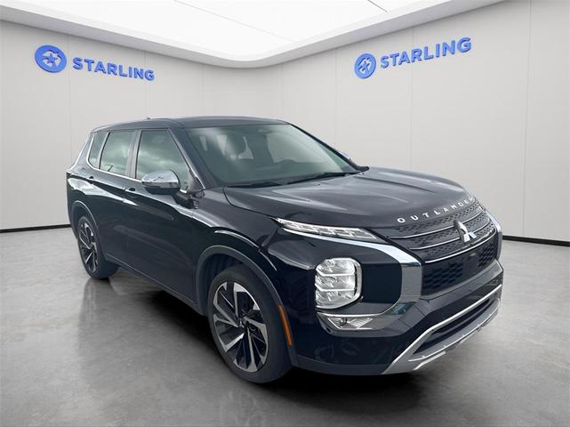 Photo of 2023 Alloy Silver Metallic Mitsubishi Outlander