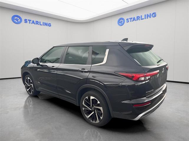 Photo of 2023 Alloy Silver Metallic Mitsubishi Outlander