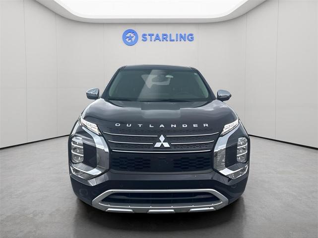 Photo of 2023 Alloy Silver Metallic Mitsubishi Outlander