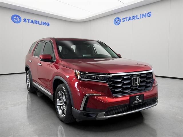 Photo of 2025 Radiant Red Metallic II Honda Pilot