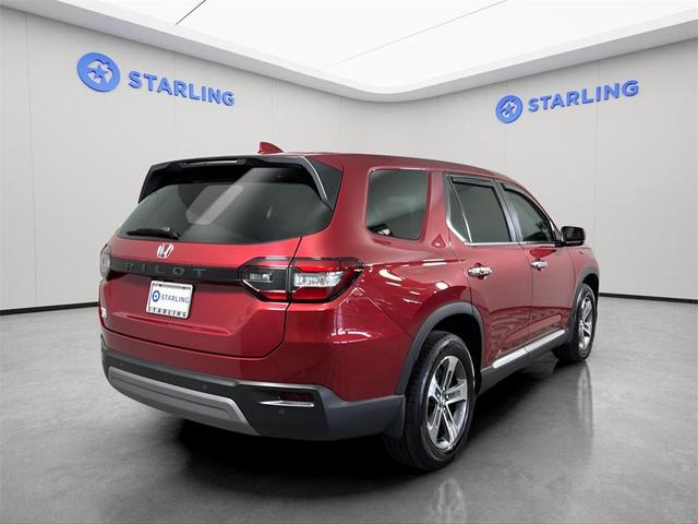 Photo of 2025 Radiant Red Metallic II Honda Pilot
