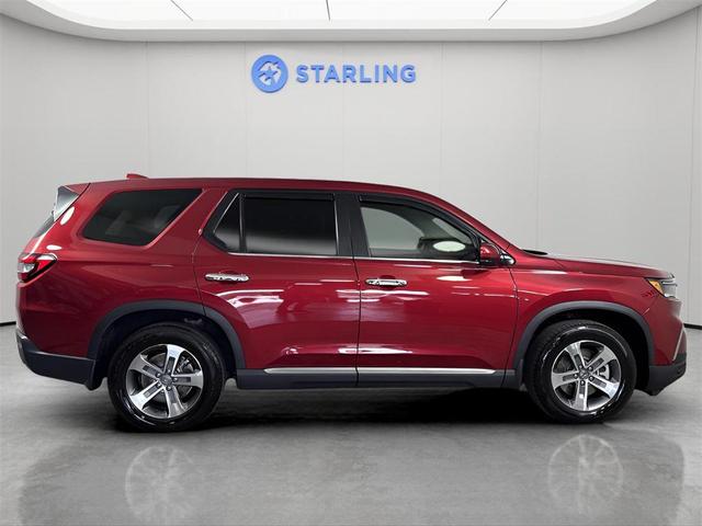 Photo of 2025 Radiant Red Metallic II Honda Pilot