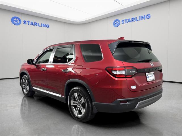 Photo of 2025 Radiant Red Metallic II Honda Pilot