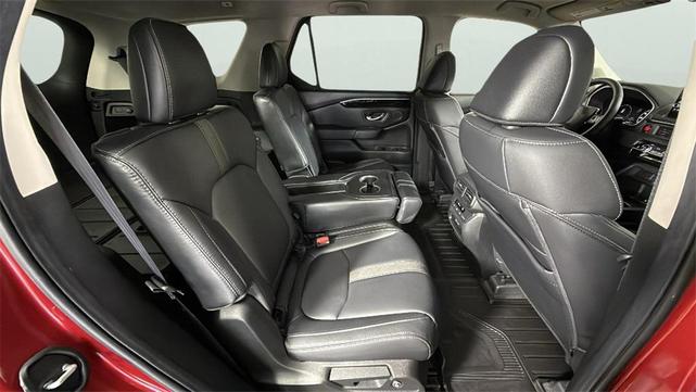 Photo of 2025 Radiant Red Metallic II Honda Pilot
