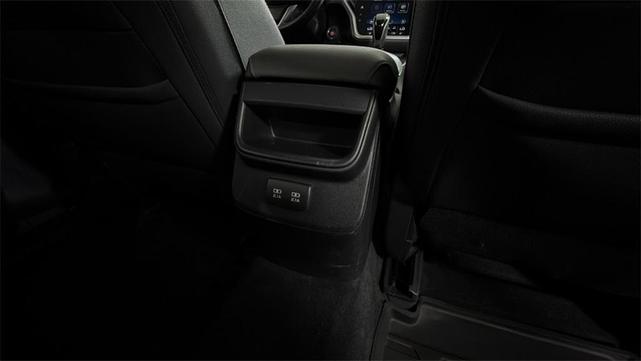 Photo of 2021 Crystal White Pearl Subaru Legacy