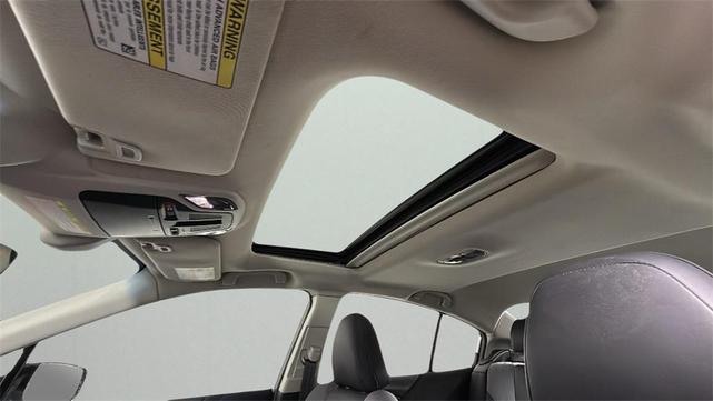 Photo of 2021 Crystal White Pearl Subaru Legacy