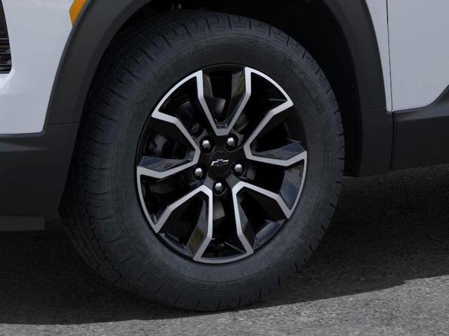 Photo of 2025 Iridescent Pearl Tricoat Chevrolet Trailblazer