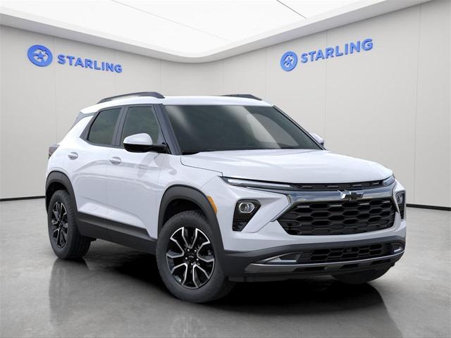 Photo of 2025 Iridescent Pearl Tricoat Chevrolet Trailblazer