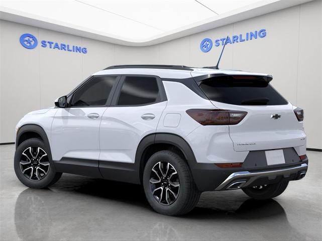 Photo of 2025 Iridescent Pearl Tricoat Chevrolet Trailblazer