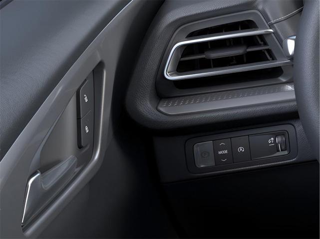 Photo of 2025 Iridescent Pearl Tricoat Chevrolet Traverse