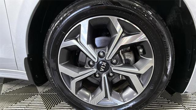 Photo of 2021 Silky Silver Kia Forte