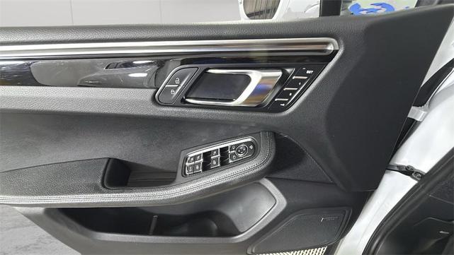 Photo of 2022 Carrara White Metallic Porsche Macan