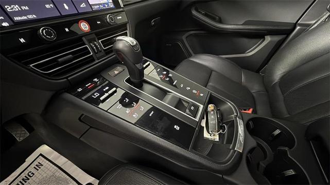 Photo of 2022 Carrara White Metallic Porsche Macan