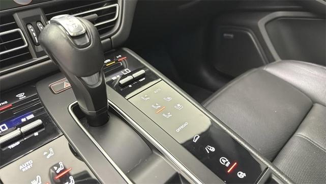 Photo of 2022 Carrara White Metallic Porsche Macan