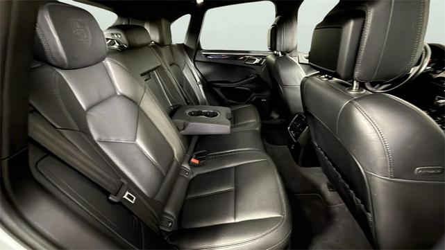 Photo of 2022 Carrara White Metallic Porsche Macan
