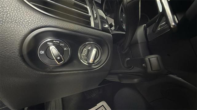 Photo of 2022 Carrara White Metallic Porsche Macan
