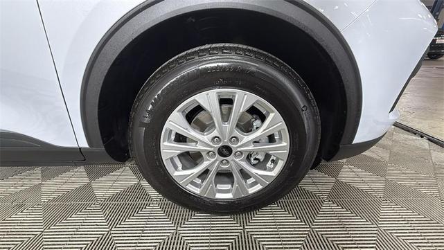 Photo of 2025 Silver Metallic Ford Escape