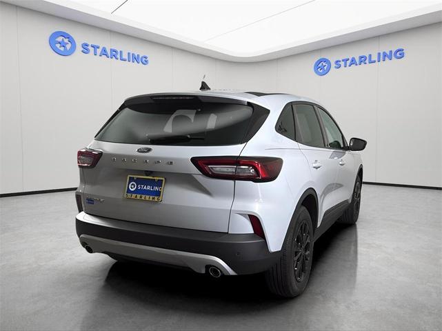 Photo of 2025 Silver Metallic Ford Escape