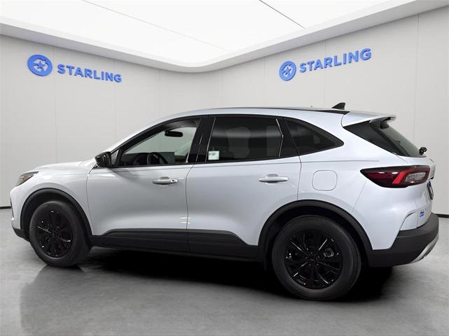 Photo of 2025 Silver Metallic Ford Escape