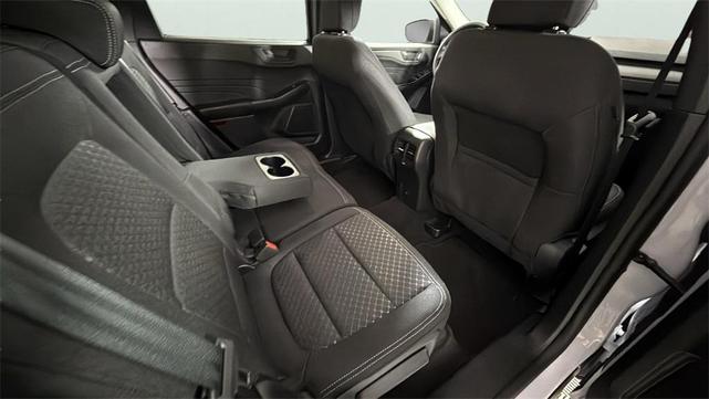 Photo of 2025 Silver Metallic Ford Escape