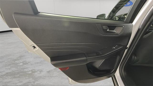 Photo of 2025 Silver Metallic Ford Escape