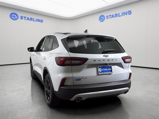 Photo of 2025 Silver Metallic Ford Escape