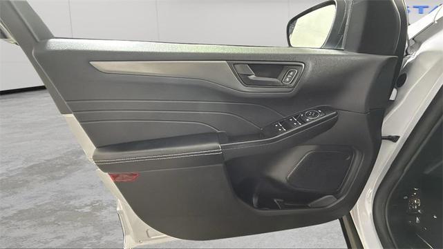 Photo of 2025 Silver Metallic Ford Escape