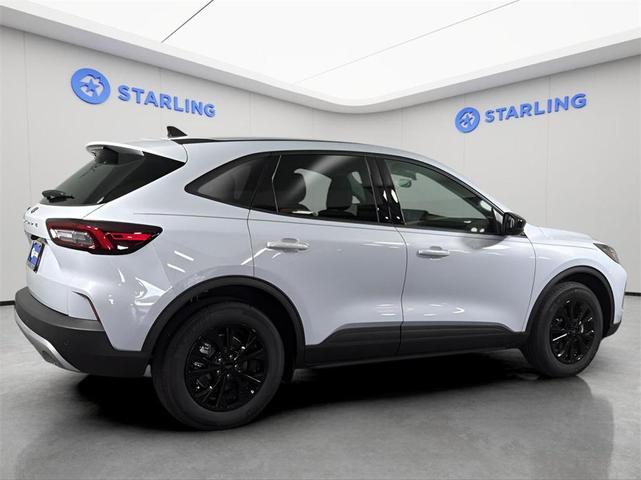 Photo of 2025 Silver Metallic Ford Escape