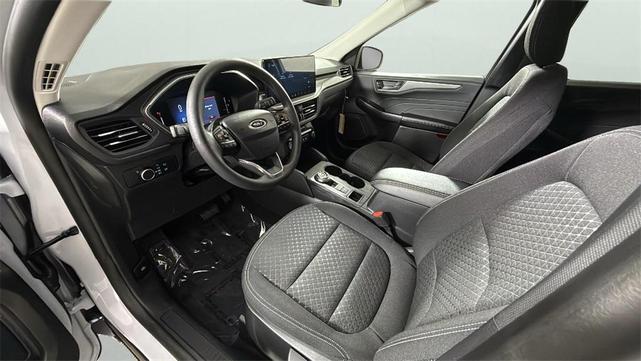 Photo of 2025 Silver Metallic Ford Escape