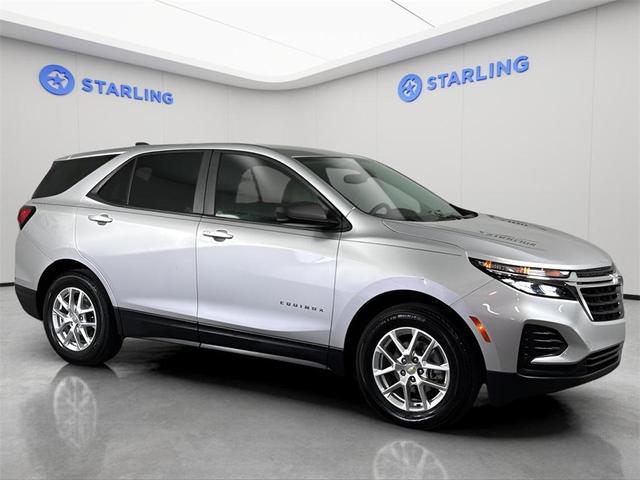 Photo of 2022 Silver Ice Metallic Chevrolet Equinox