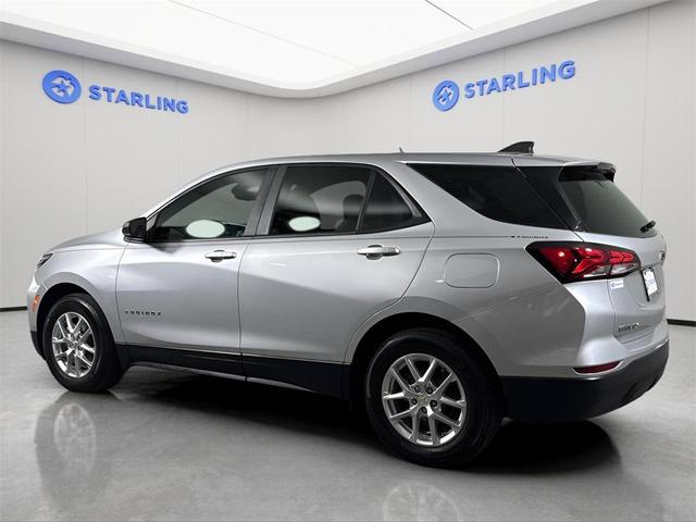 Photo of 2022 Silver Ice Metallic Chevrolet Equinox